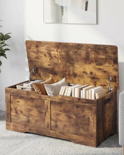 timberer 39.4" storage chest with 2 safety hinges shown in use