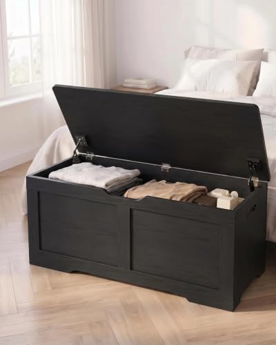 timberer 39.4" storage chest with 2 safety hinges shown in use