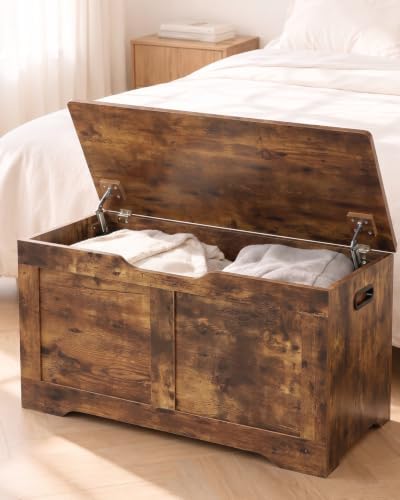 timberer 31.5" storage chest with 2 safety hinges shown in use
