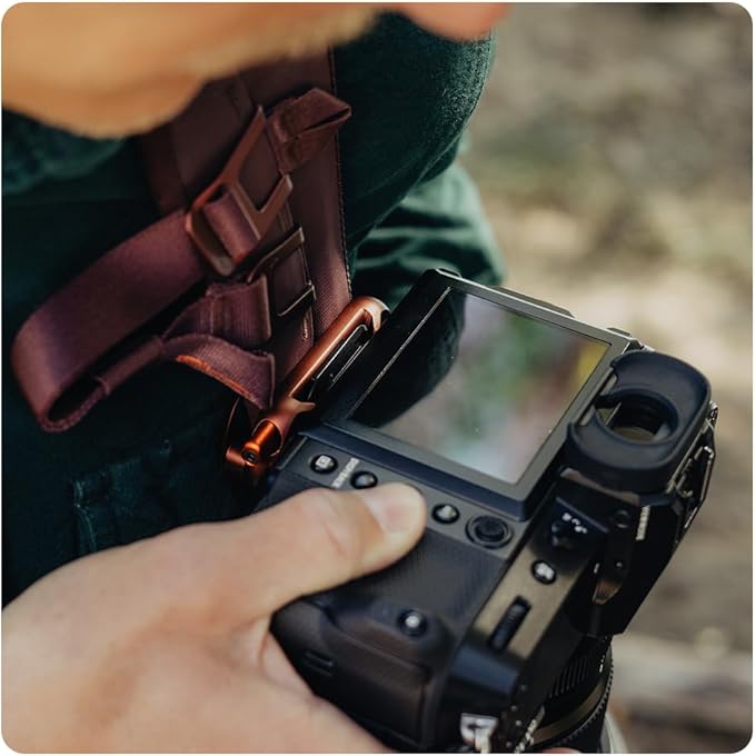 Peak Design Capture Camera Clip V3, Holds DSLR, Compact and Point and Shoot - Image 8