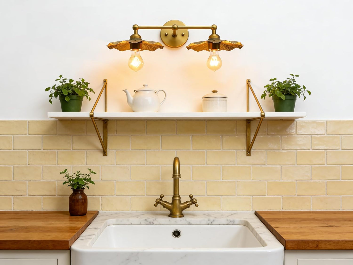 2-Lights Industrial Metal Wall Sconces, Antique Brass Flower Rippled Shade Wall Light Fixture for Bathroom Vanity, Bedroom, Dining Room, Living Room, Farmhouse, Stairs, Hallway