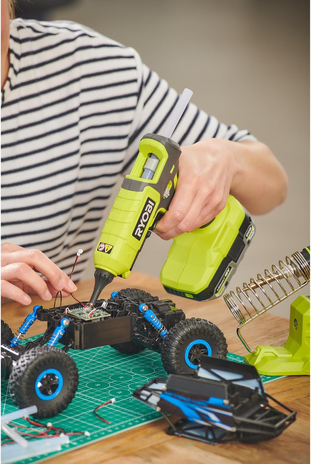 Ryobi RGL18-0 Hot Glue Gun 18V Battery 130/200°C 11/12mm (Body Only)