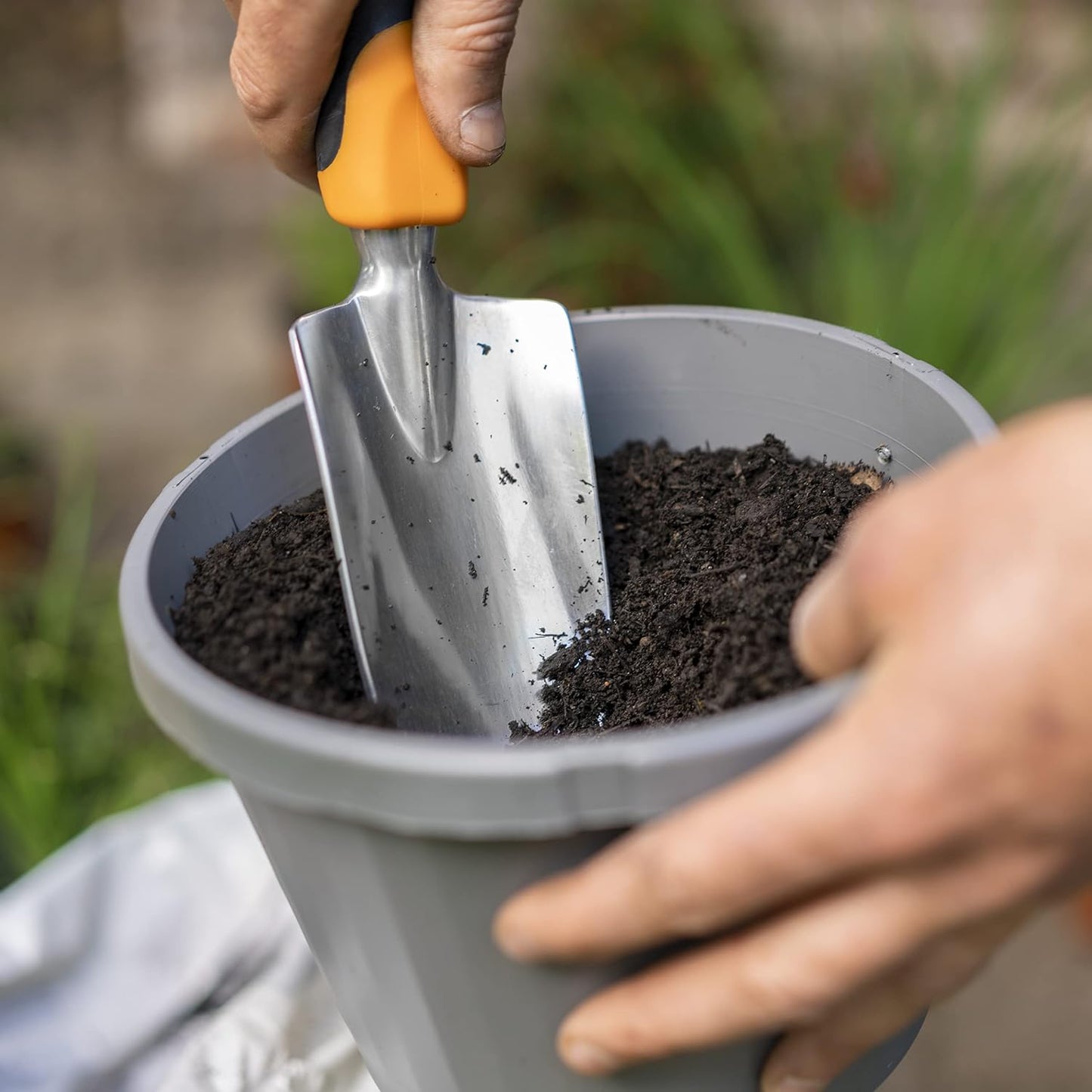 25602 Pro-Lite Ergonomic Carbon Steel Edger & Fiskars Ergo Gardening Hand Trowel - Ergonomic Handle Design with Hang Hole - Heavy Duty Garden Tool for Digging