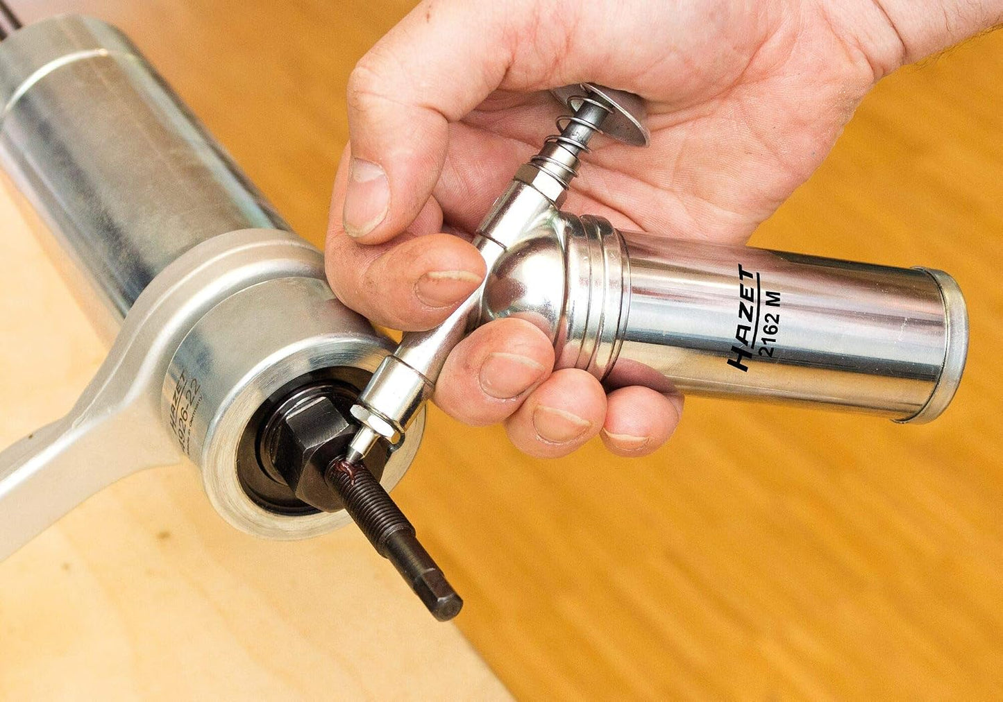 HAZET Mini Grease Gun 2162M Incl. Grease Nipple In 50 and 90 Degree Design - Precise Dosing for Loose Grease, Filling Capacity 2.82 Ounces - For Lubricating Machines, Bicycle Chains