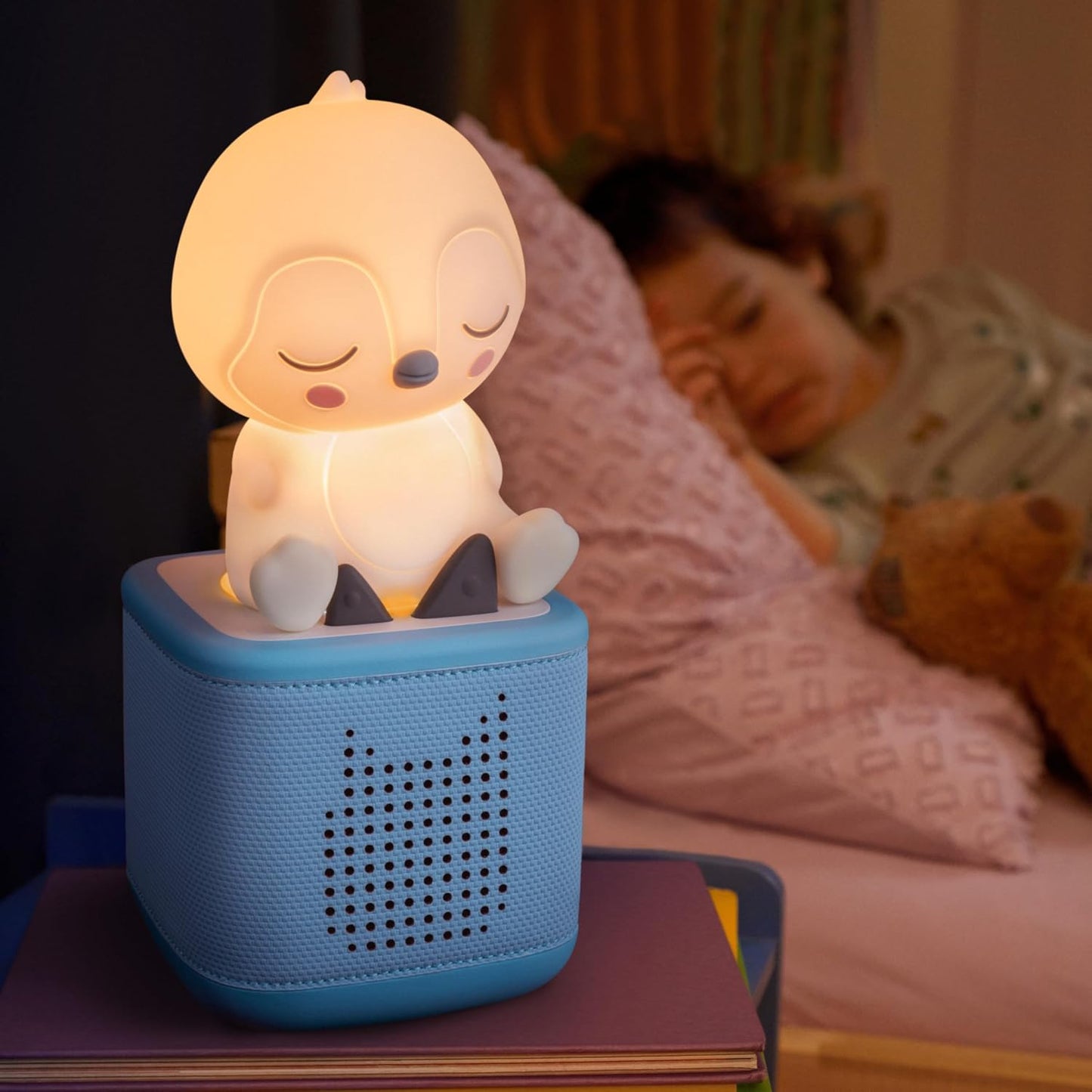 Tonies Night Light - Sleepy Penguin Audio Play Character from Sleepy Friends | Warm Glow | 140 Minutes of Beautifully Composed Melodies | Record Your Own Bedtime Stories