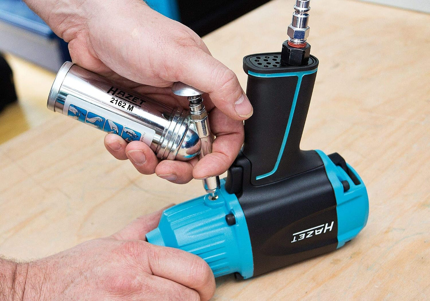 HAZET Mini Grease Gun 2162M Incl. Grease Nipple In 50 and 90 Degree Design - Precise Dosing for Loose Grease, Filling Capacity 2.82 Ounces - For Lubricating Machines, Bicycle Chains