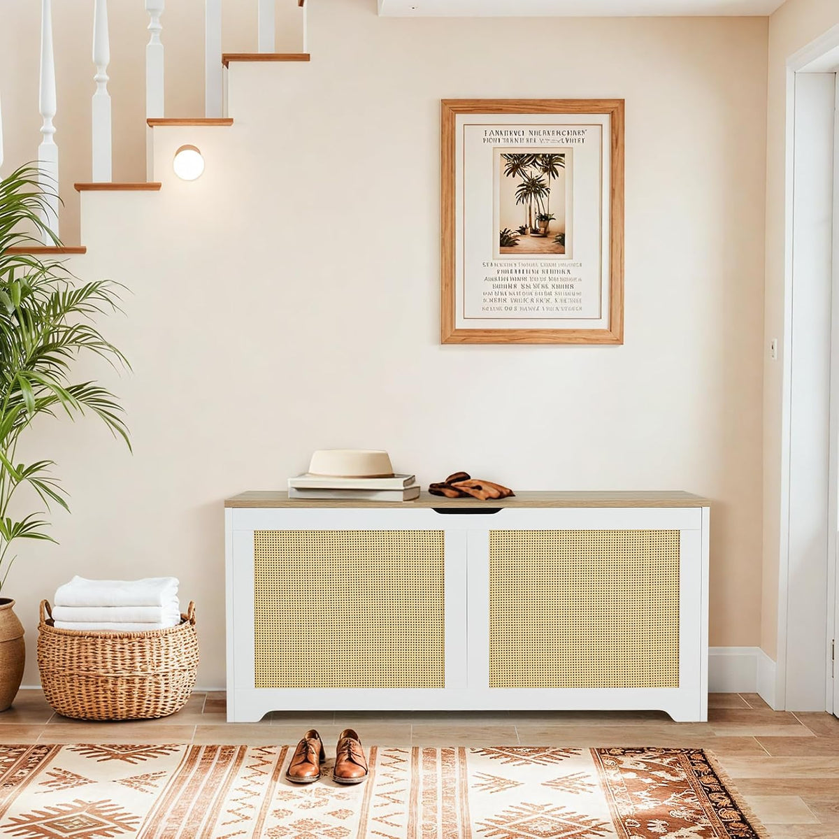 erommy 39.4" storage chest with 2 safety hinges shown in use