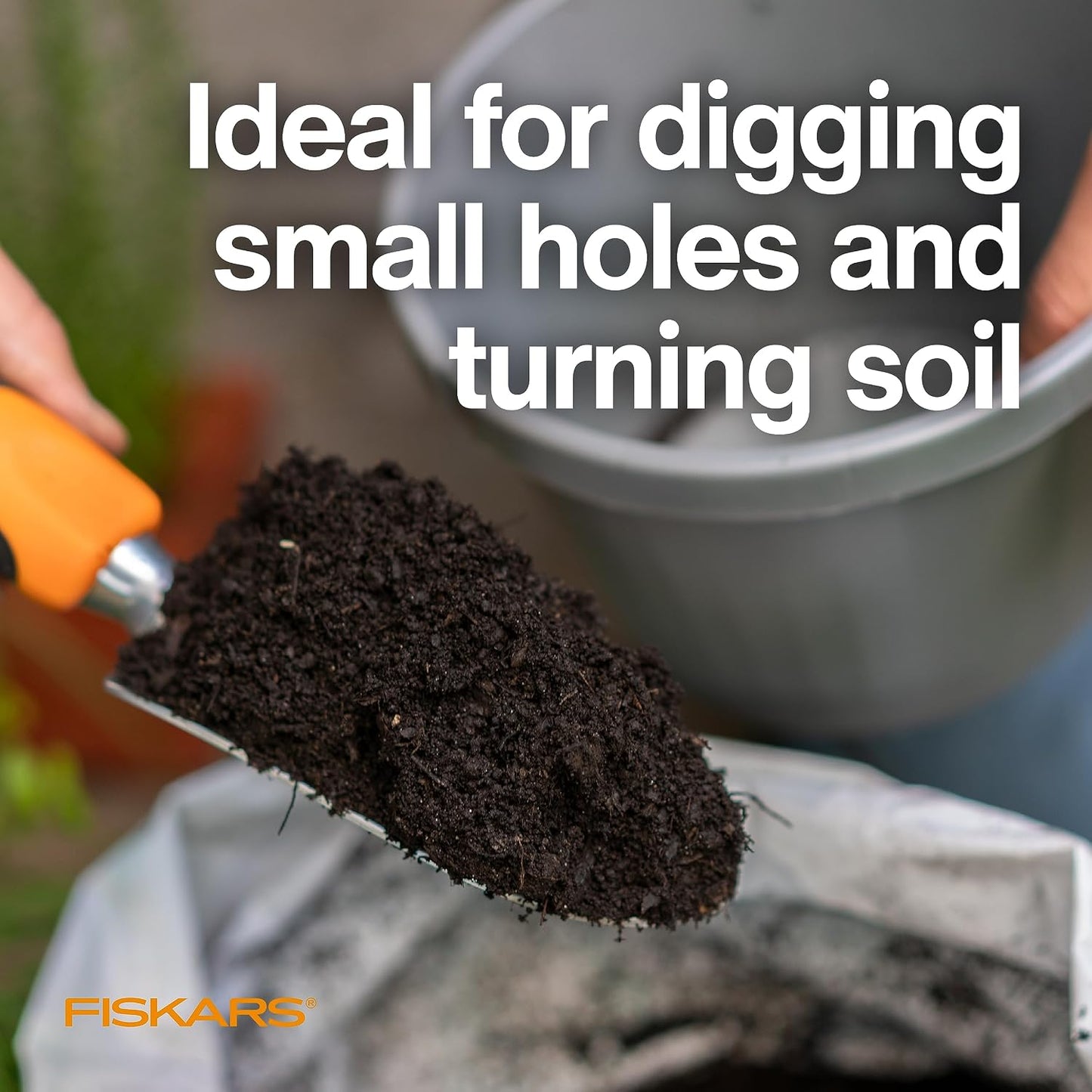 Fiskars Ergo Garden Trowel, Heavy Duty Hand Tool for Digging and Planting | Heavy-Duty Cast Aluminum Rust Resistant Head, Ergonomic Comfort Grip Handle, Hang Hole for Easy Storage, Yard Beds and Pots