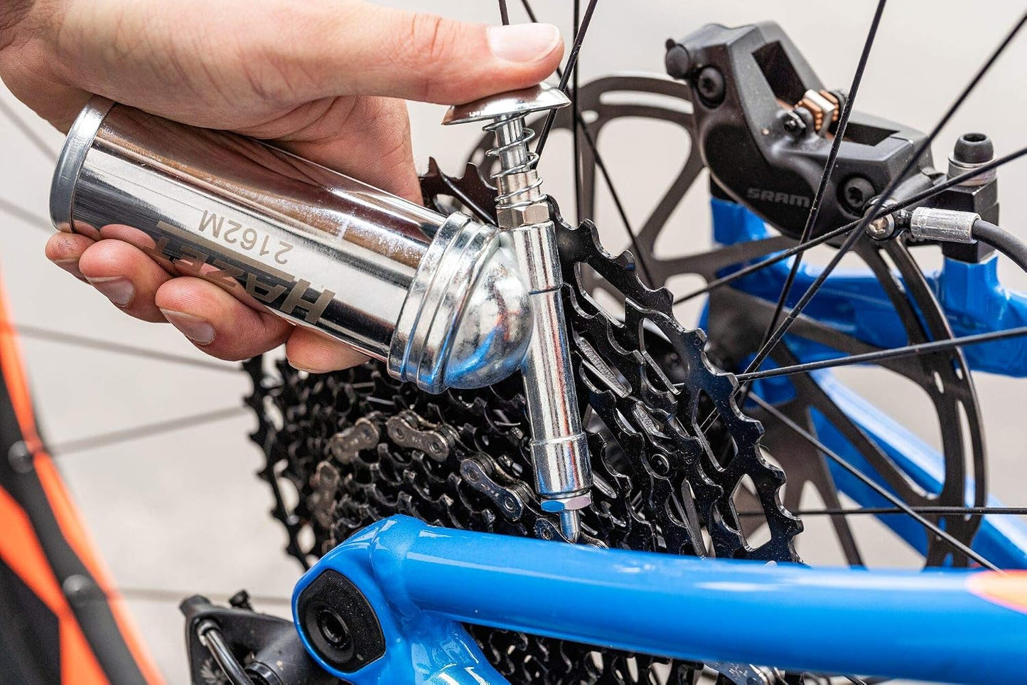 HAZET Mini Grease Gun 2162M Incl. Grease Nipple In 50 and 90 Degree Design - Precise Dosing for Loose Grease, Filling Capacity 2.82 Ounces - For Lubricating Machines, Bicycle Chains