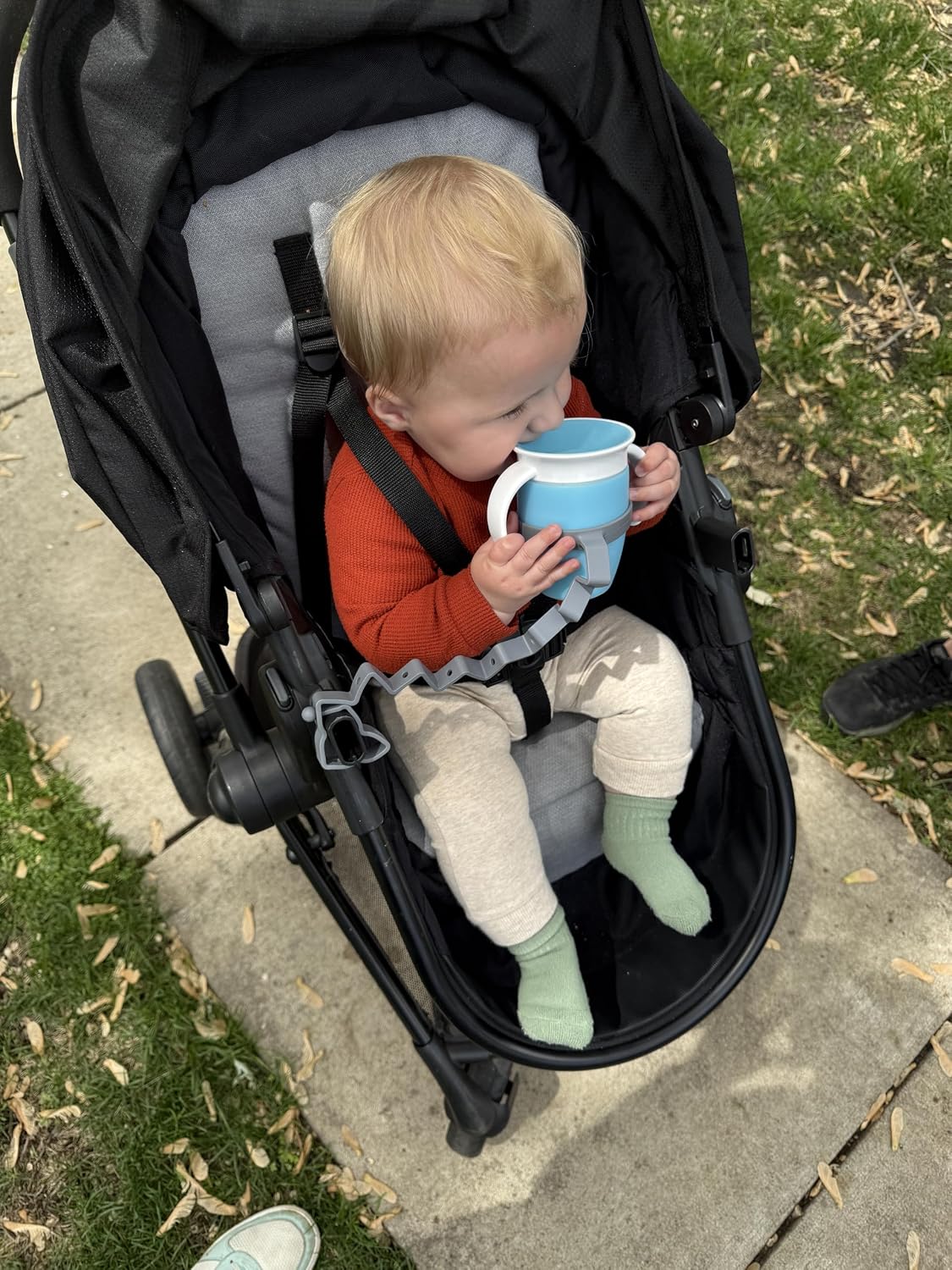 Busy Baby Bottle Bungee and Sippy Cup Strap in Food Grade Silicone (Pewter)