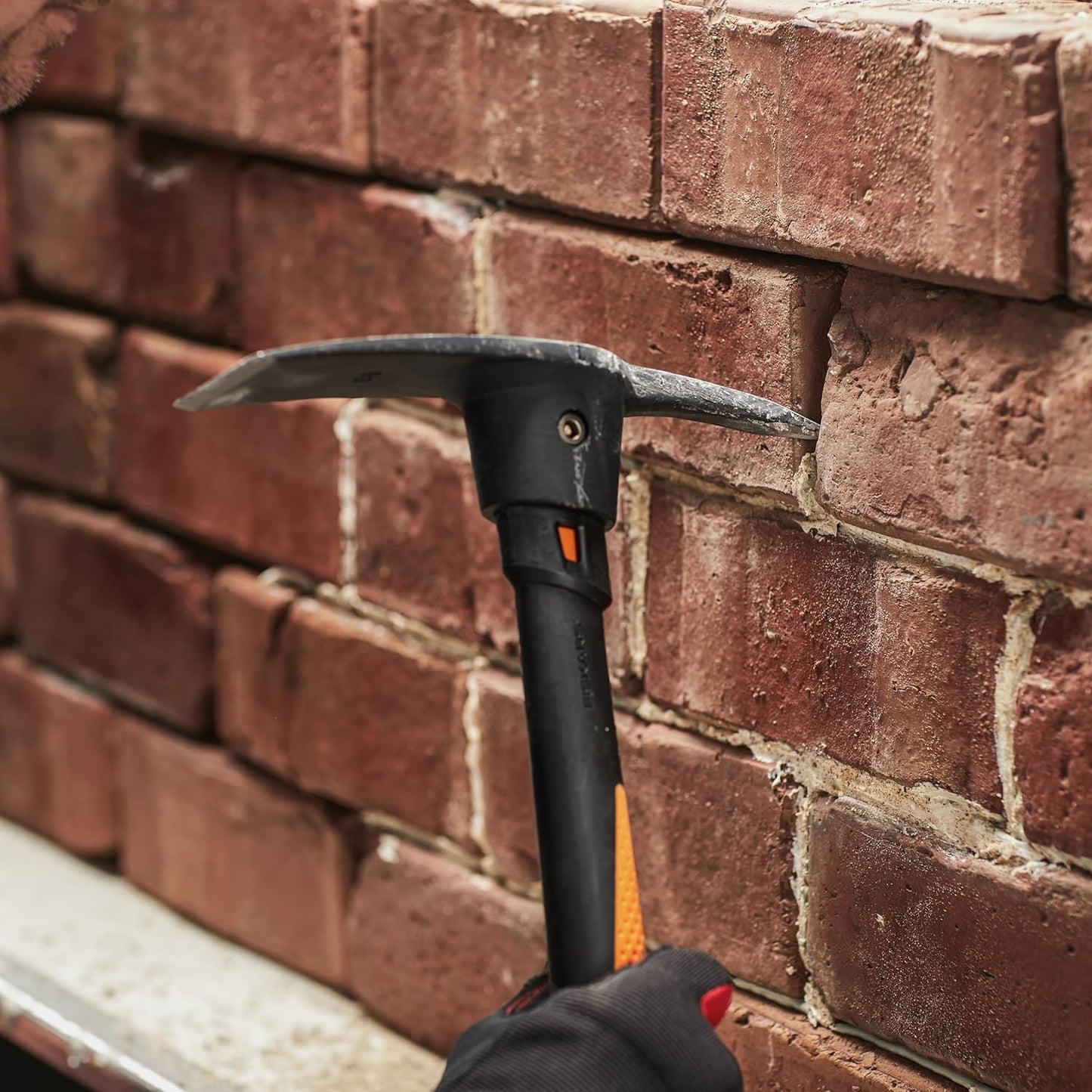 Fiskars Pro IsoCore 14" 2-in-1 Pickaxe & Hoe, Shock Reduction, 1.5 lb